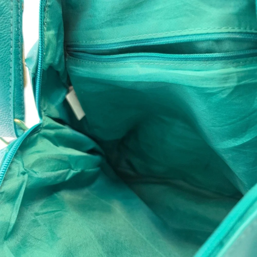 The Unbranded Brand stylish teal